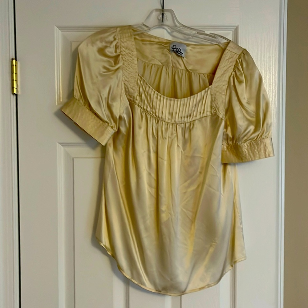 Tan silk puffy sleeve Lilly Pulitzer blouse.